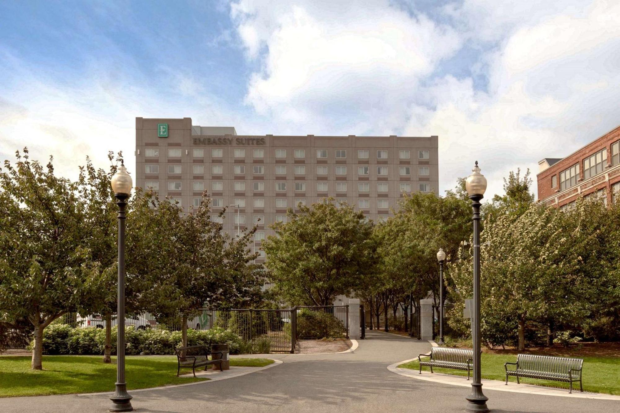 Embassy Suites Boston At Logan Airport Exterior photo